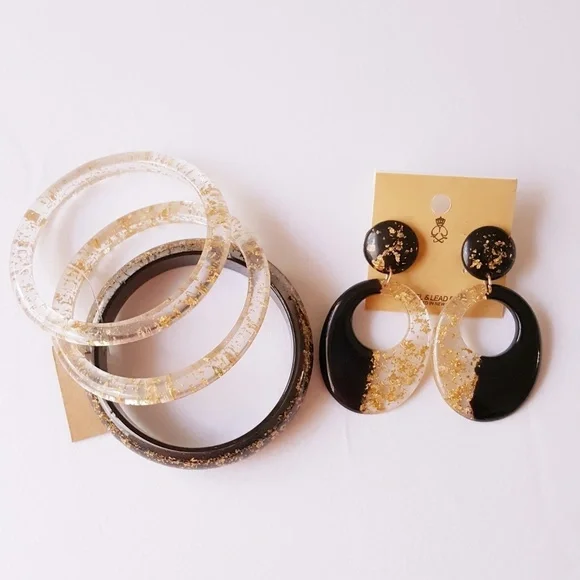 🚨Bundle Deal🚨 Earrings & Bracelet Set - Picture 2 of 8